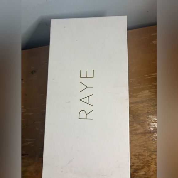 Raye Bobby Pump in Silver size 7 NEW IN BOX - Picture 7 of 12